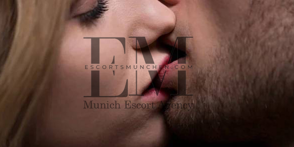 Deep French Kissing Escorts in Munchen